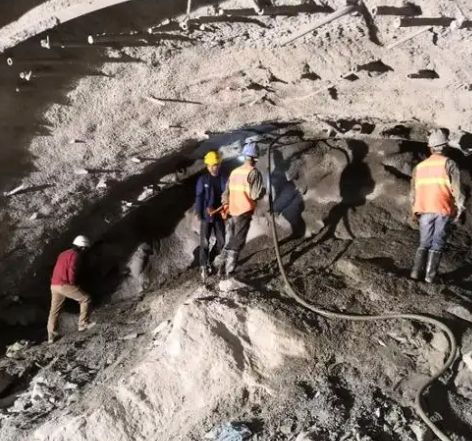 海拉尔拱顶带模注浆料的施工流程及注意事项